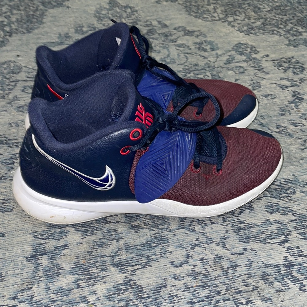 - Nike Kyrie flytrap 3 😀 worn outside maybe 5 times mostly indoors